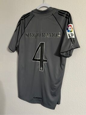 Vintage Real Madrid 2005/2006 Ramos third jersey grey soccer jersey